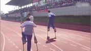 比赛刚开始就结束 踩高跷比我跑步还快
