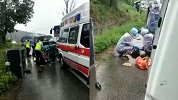公交车撞上侧滑小轿车致1死 车祸瞬间路过电动车主死里逃生