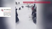 内蒙古一地开学遇大暴雪，大学生去食堂走出“取经”既视感，网友：企鹅们要回宿舍了