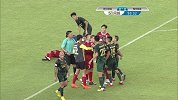 血洒赛场！董宇肘击霍亮 提前下场止血