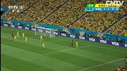世界杯-14年-小组赛-A组-第3轮-喀麦隆队反击中射门被马塞洛用胸口挡出-花絮