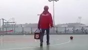 篮球-17年-逆天三分球！外卖小哥：你们对篮球一无所知-专题
