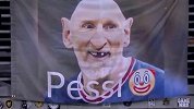 洛杉矶FC主场挂出横幅嘲讽梅西“Pessi小丑”