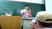 化学老师课堂演示用水和添加剂合成果汁