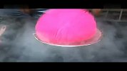趣味实验：液氮瞬间冻碎Koosh球