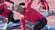 华夏冬训进行时：卡埃比笑容灿烂 全队积极备战新赛季