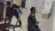 又现马桶窜蛇！泰国男子上厕所屁股被顶，起身发现有个蛇头盯着他