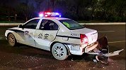 渣土车司机强行冲卡撞警车被刑拘 同伙别警车仍在逃