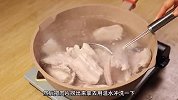腐竹烧肉的家常做法，猪肉香糯不油腻，腐竹多汁入味，做法超简单