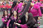 广西省传统的“长发村”，每个女人都长发及腰，只因要证明一件事