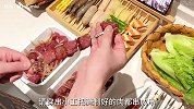 今天在家吃烤串，快乐的晚餐时间