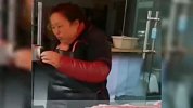 盘点那些猝不及防的搞笑场面，卖菜大娘这神操作属实让人防不胜防