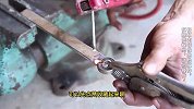 小伙竟然把手动的钢锯，制作成电动的钢锯，真是长见识了！