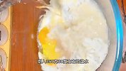 面粉里打2个鸡蛋，教你做发面鸡蛋饼，外酥里软，香味浓郁又多层
