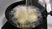 鸡腿别再炖着吃了，淋2个鸡蛋，简单做一下，上桌瞬间被抢光