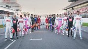 男模来了！F1新赛季20名车手齐亮相 蓄势待发为冠军而战