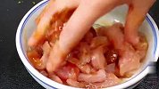 炸酥肉到底用面粉还是淀粉？很多人搞不清楚，大厨教你正确做法