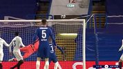 第47分钟切尔西球员哈弗茨射门 - 击中门框