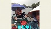 出门玩本来挺高兴，可你这划船技术，真是要人命