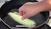 煮玉米不要直接清水煮，往水里加点这东西，出锅又甜又糯抢着吃