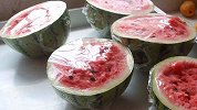 西瓜封上保鲜膜细菌会疯狂增长？那吃不完的西瓜怎么办？