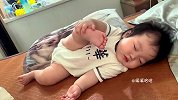 盘点那些睡梦小罗汉，萌娃睡姿显真功夫，萌娃迷惑睡姿大赏