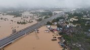 航拍特大暴雨侵袭中的桂林：多县市连发红色预警 全城变“水城”
