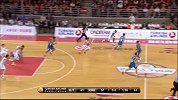 篮球-13年-欧洲篮球中国巡回赛:北京后场断球李根快攻传马布里上篮得分-花絮