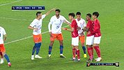 恒大角球发难威胁球门 朴志洙后点头球高出横梁