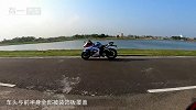 上万元就能买跑车？这款摩托跑车极速114，颜值高还很强！