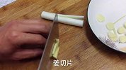莴笋怎么炒不绵还清脆还入味，三皮分享技巧，关键做法简单