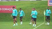 巴西训练日记：备战智利雾中开练 边路传中打门成重点