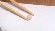 女子带家人吃饭吃出假牙还夹有米粒 店家预花500元私了被拒