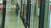 已婚男混进女厕偷拍被擒获还辩称“走错了”：感觉偷拍很刺激