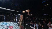又见秒杀！UFC“铁女”一拳打翻“二丫”只用了16秒