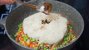 自己在家可以做烧麦，多做些放冰箱给孩子当早餐，咸香软糯真好吃