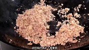 2块钱的肉沫加2块嫩豆腐，下锅简单一烧，鲜香滑嫩，好吃又下饭