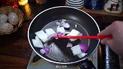 炒冬瓜片怎么做好吃，简单又好吃的洋葱炒冬瓜片，清爽开胃
