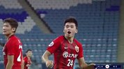 上港左路传中落点精准 雷文杰甩头攻门差之毫厘