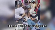男子跪地急救女子被质疑“袭胸”：感到寒心，不理解为何遭到指责