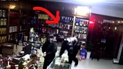 三人偷烟酒店遇顾客秒进入店主角色 顾客未察觉异样还扫码付了款