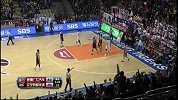 CBA-1314赛季-季后赛-1/4决赛-第3场：郭艾伦快速反击扣篮被辛格尔顿帽出底线-花絮