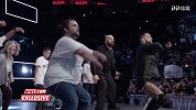 WWE-18年-RAW第1306期花絮 巴洛尔与特奥运动员携手出场-花絮