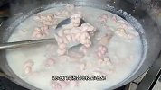 福建大哥用柴火灶炖小肠番鸭汤，1天限卖20锅，大锅柴火慢炖