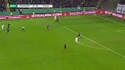 第58分钟法兰克福球员加齐诺维奇射门 - 打偏