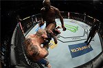 慢镜头回顾UFC235 骨头轻松卫冕 伍德利惨遭噩梦