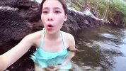 夏威夷美女的温泉之旅