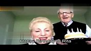 老夫妇过生日错把录影当拍照 网络视频爆红