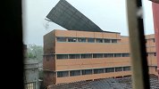 印度或遇10年来最强风暴：50万人被紧急疏散，学校楼顶遭掀翻