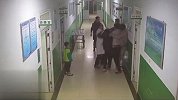 醉酒吐血洗胃遭拒殴打医护人员 医生：胃出血不能洗胃